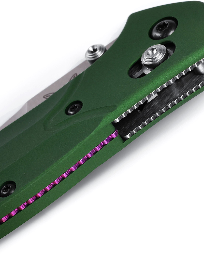 Benchmade 940: Osborne Design Fällkniv en stor kniv i ett litet format och den perfekta kombinationen av elegans och funktion.