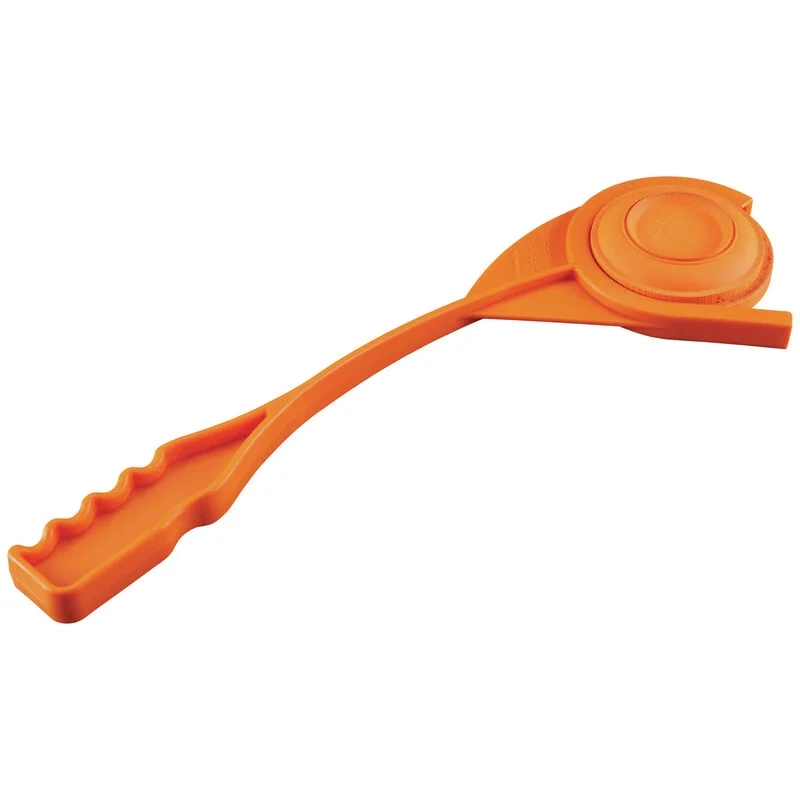 Champion Handkastare Clay Target en smidig handkastare från Champion. Perfekt om man inte vill släpa med sig en stor och tung lerduvekastare. Passar med lerduvor av standardmått. Kan användas av både vänster och högerhänta. Ergonomisk design
