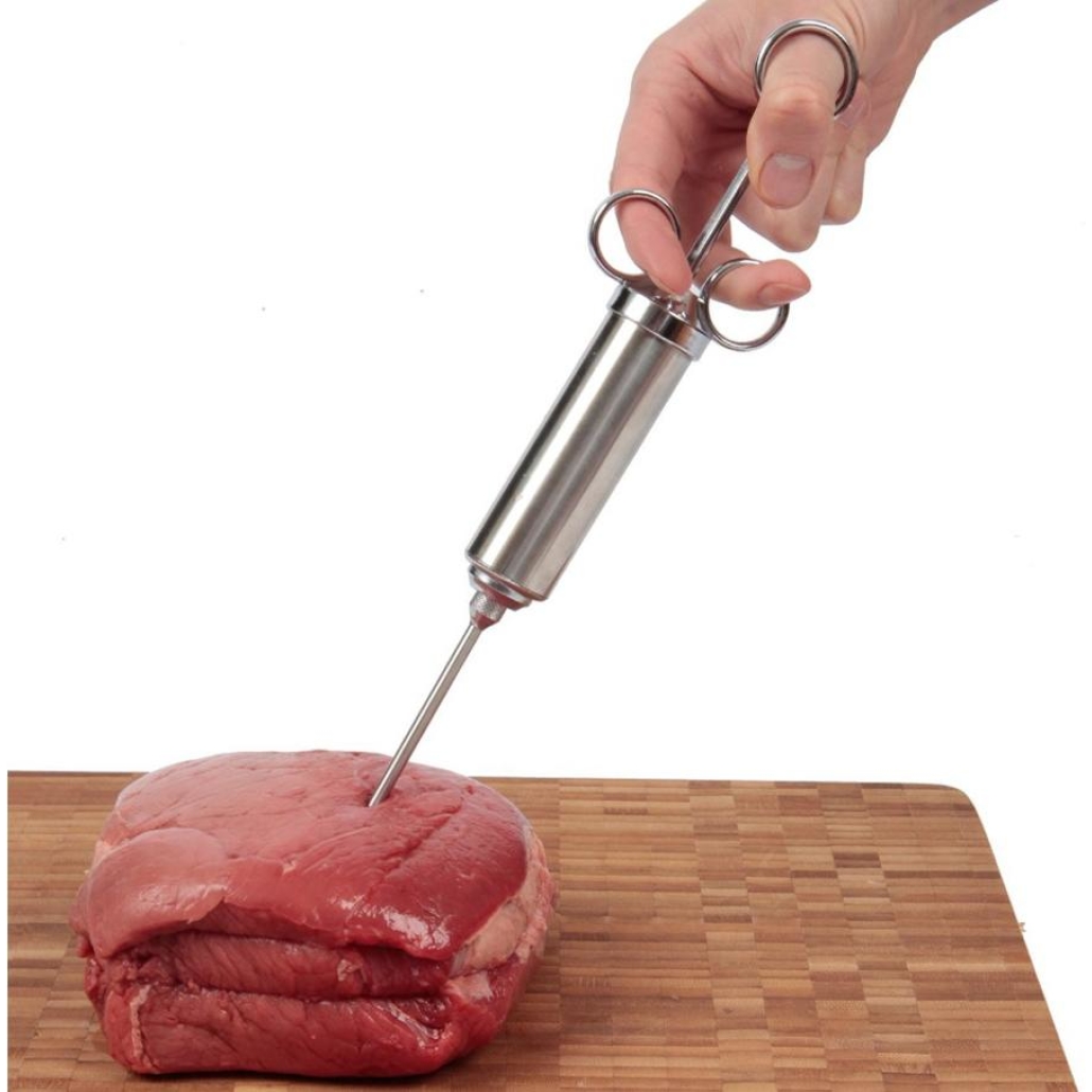 Marinadspruta Saltspruta Metall Spruta, i metall använd året runt, allt från julskinkan till flintasteken! En Storsäljare och mycket omtyckt produkt!