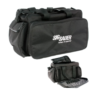 Sig Sauer Rangebag 5.11 rymmer allt du behöver under skyttet. Det finns plats för flera pistoler, en urtagbar väska för ammunition, en påse för tomhylsor samt flera utvändiga fickor för magasin och tillbehör. 