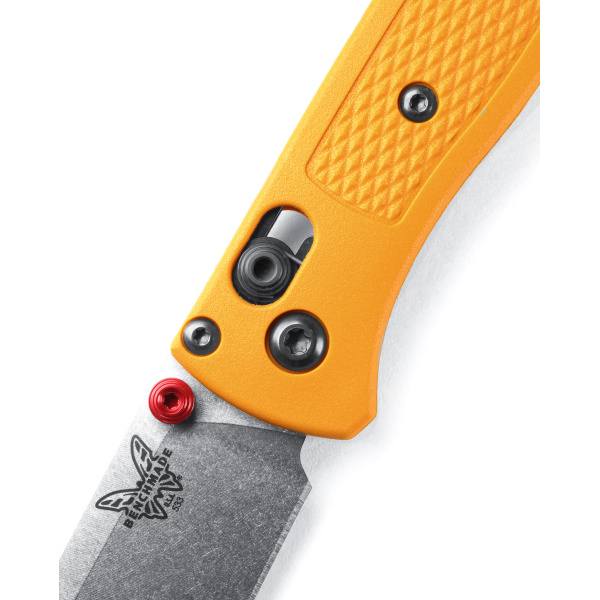 Benchmade 533-08 Mini Bugout Bugout-modellen är redan en ikon i knivvärlden. Lätt och mångsidig design, kvalitetsstål och Benchmades Axis-lock.