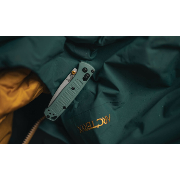 Benchmade 533SL-07 Mini Bugout Prisbelönade Bugout-modellen är redan en ikon i knivvärlden. Lätt & mångsidig design, kvalitetsstål och Benchmades Axis-lock.