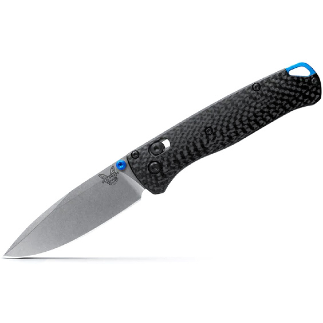 Benchmade 535-3 Bugout Detta senaste tillskott i Bugout-serien! Utrustad med ett fräst handtag i kolfiber, premium S90V superstål och blå detaljer.
