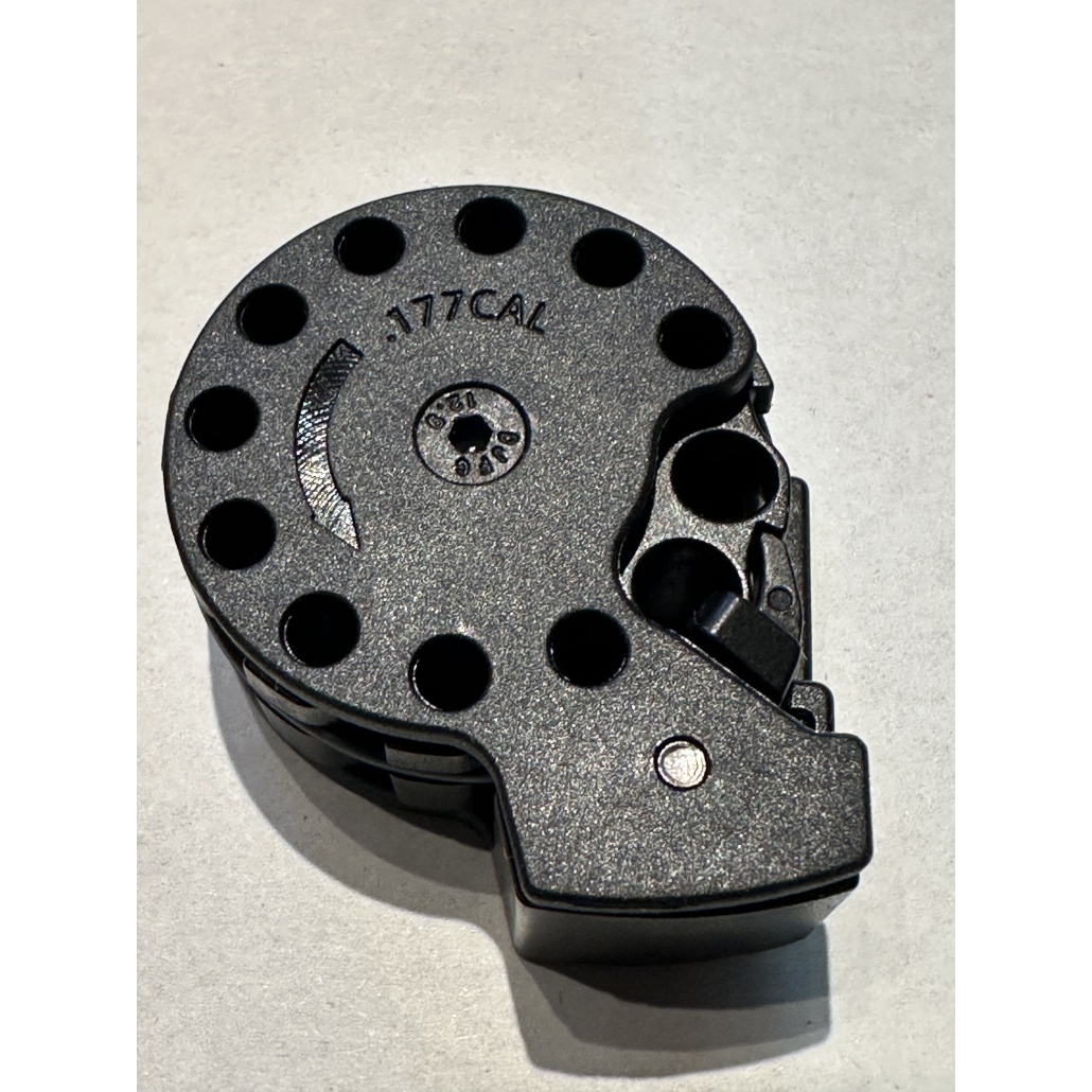 Snowpeak Magasin PR900 Gen3 4.5mm .177 är ett magasin som passar till Snowpeak PR900 Gen3. Magasin kapacitet är 12 stycken diaboler på dessa magasinen!