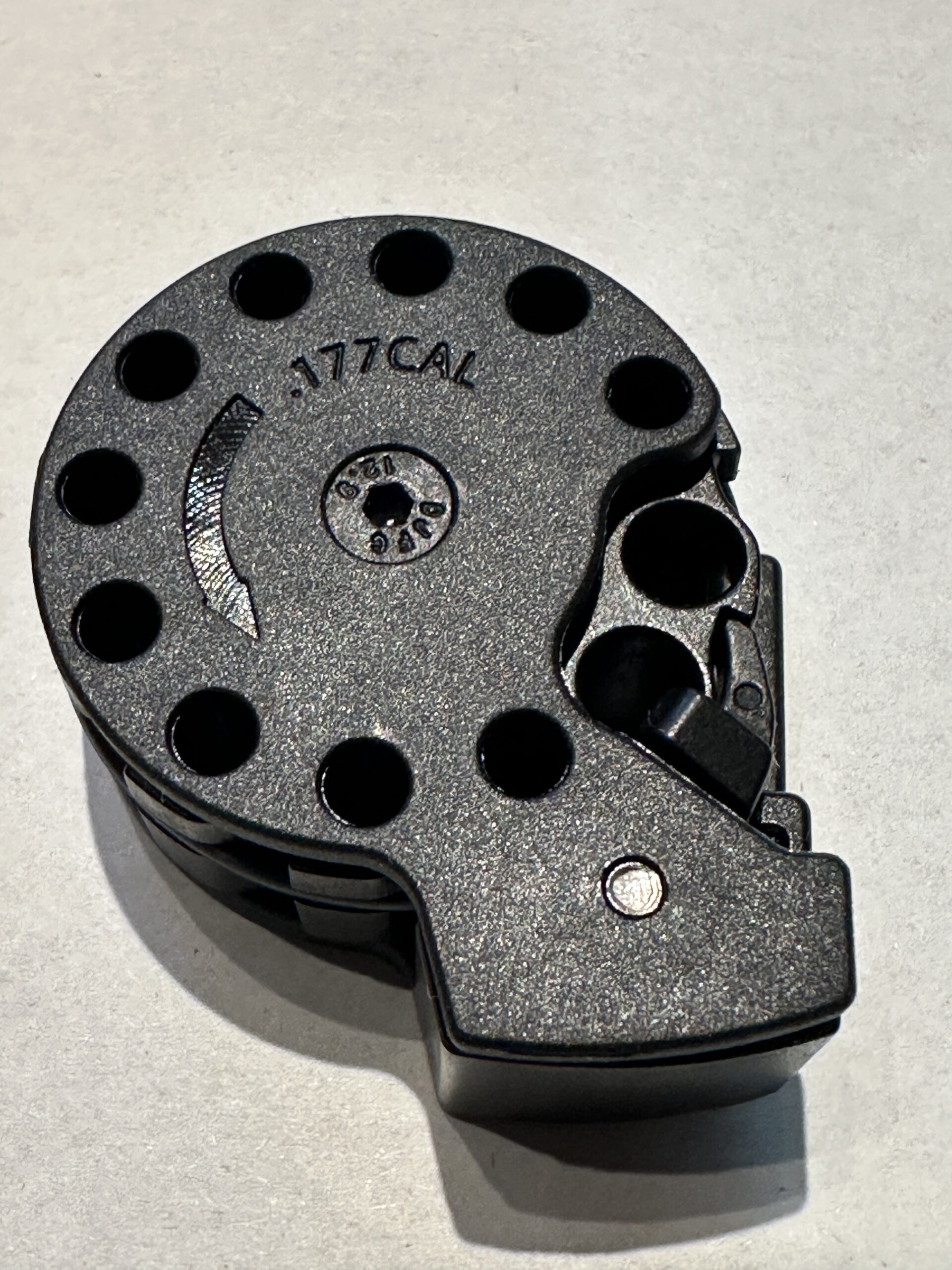 Snowpeak Magasin PR900 Gen3 4.5mm .177 är ett magasin som passar till Snowpeak PR900 Gen3. Magasin kapacitet är 12 stycken diaboler på dessa magasinen!